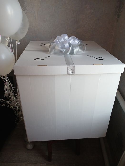 Подарочная коробка