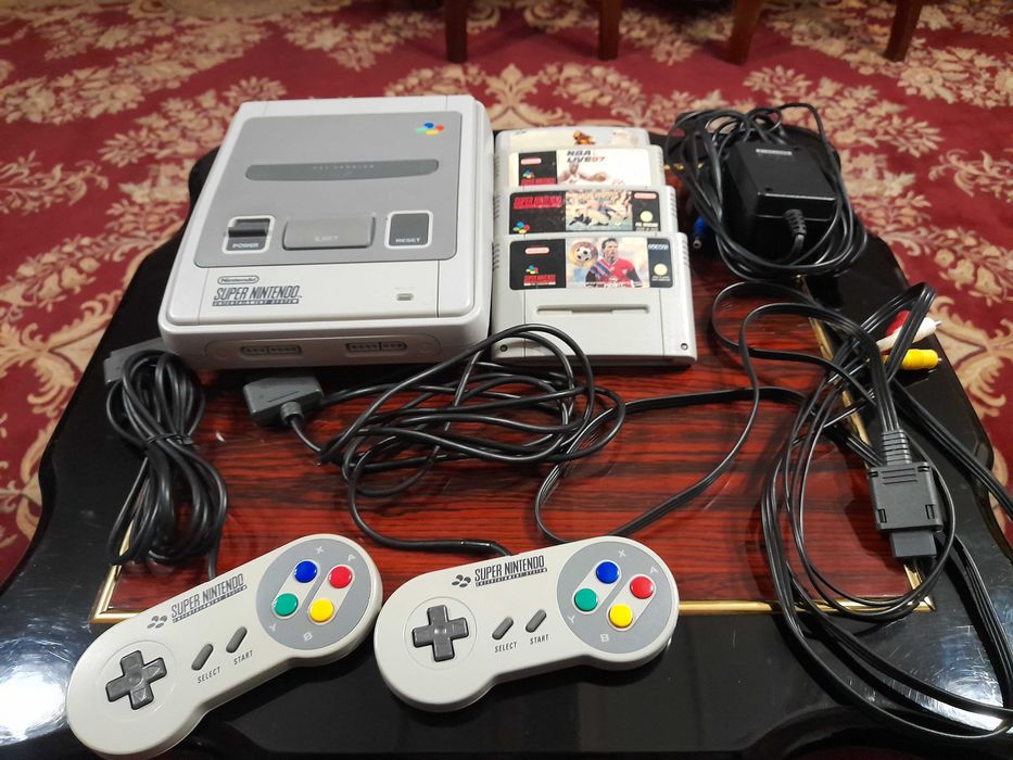 Super nintendo pal +4 картриджа в подарок