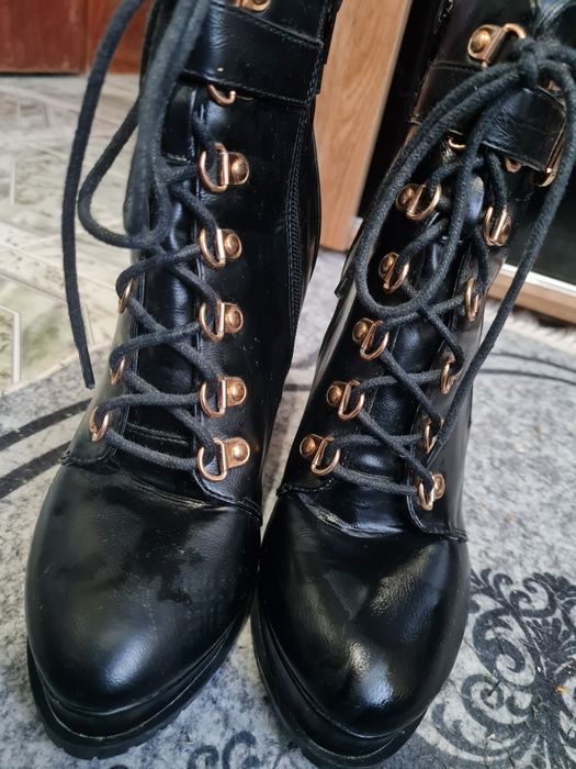 Дамски кожени черни боти