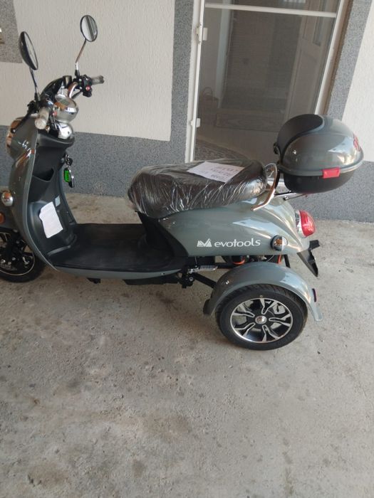 Scuter elecectric cu 3 roti