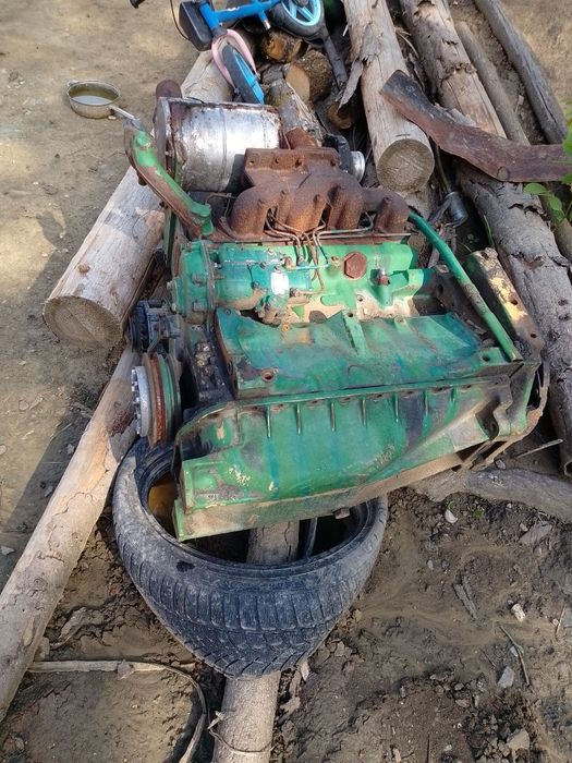 Vând motor John Deere complet