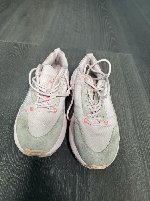 Adidași Adidas 90s Valasion – confortabili, stil modern, nuanțe pastel