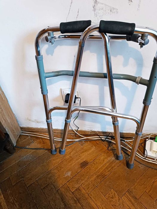 Cadru de mers pliabil și articulat (pășitor) – Înălțime reglabilă