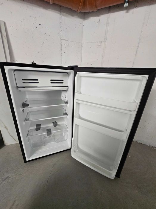 Хладилник Arielli ARS-121LNEDG Като нов не е ползван