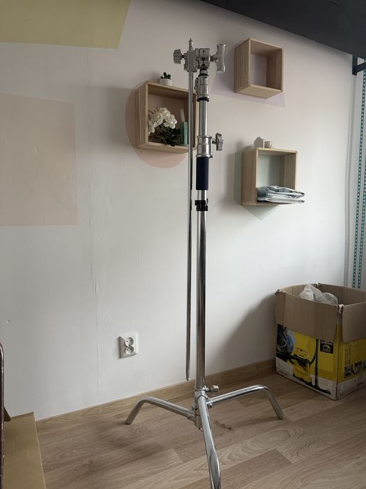 C-stand: stativ lumini