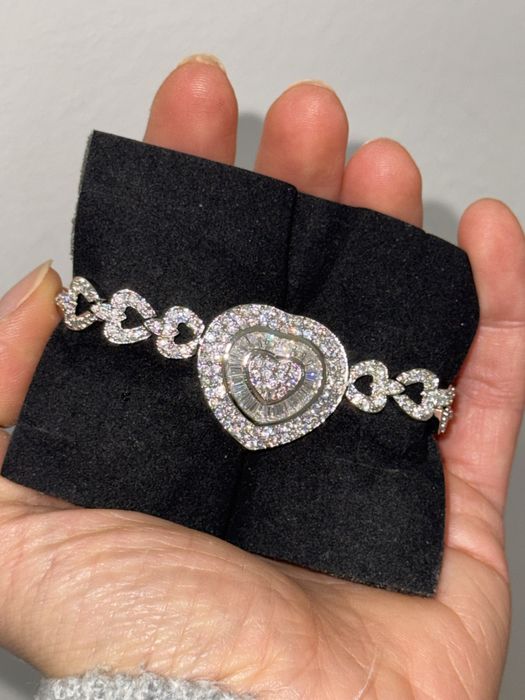 Brățară din argint cu safire albe