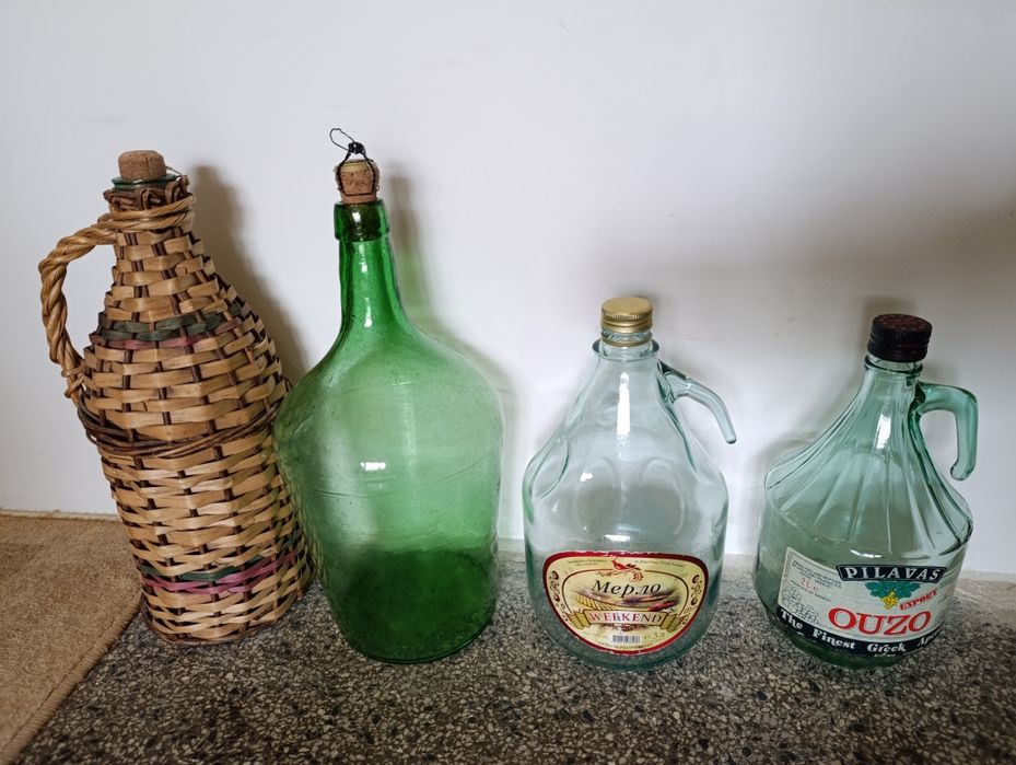 Продавам дамаджани шишета графа