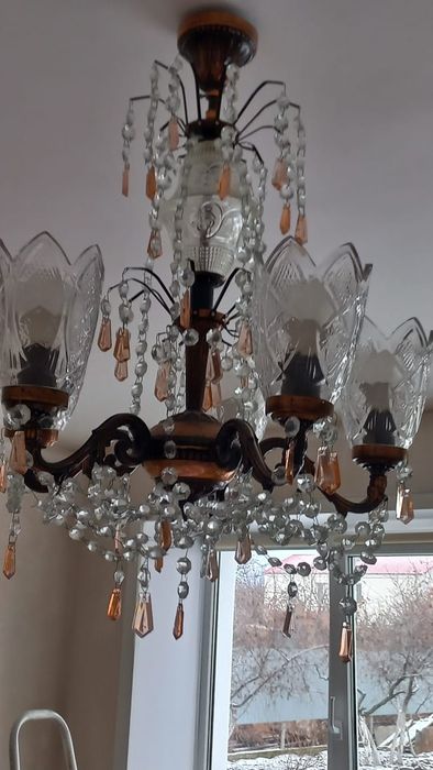Продам хрустальную  Люстру в отличном состоянии