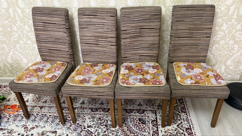 Продам стол и стулья