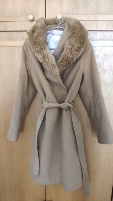 Стилно и елегантно дамско палто с пух