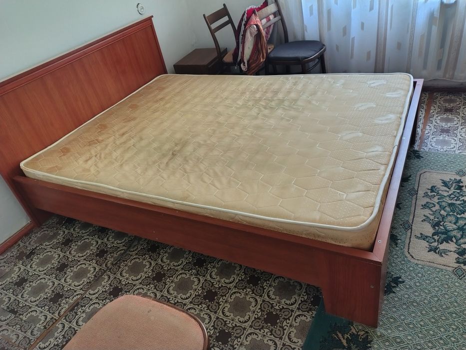 Продам спальный гарнитур