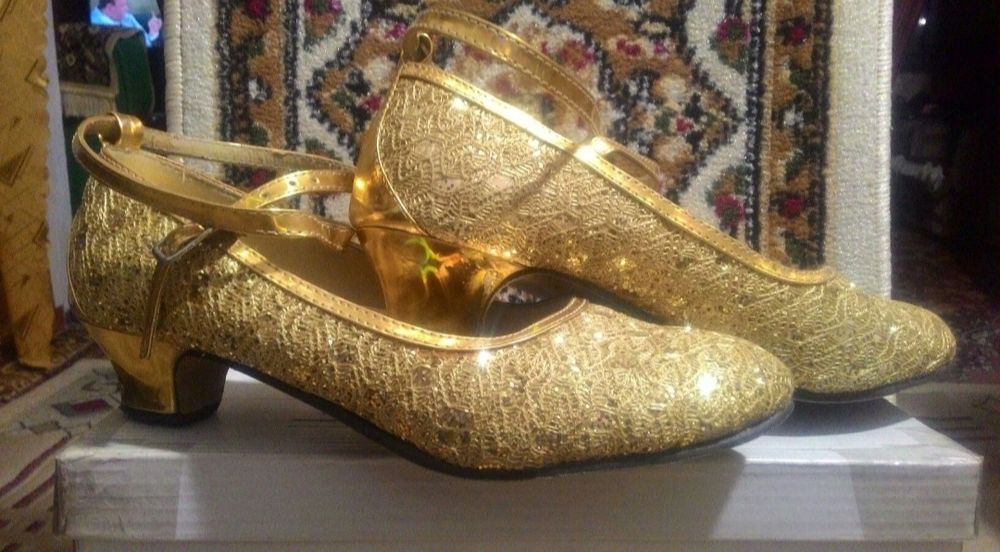 Продам блестящие туфли