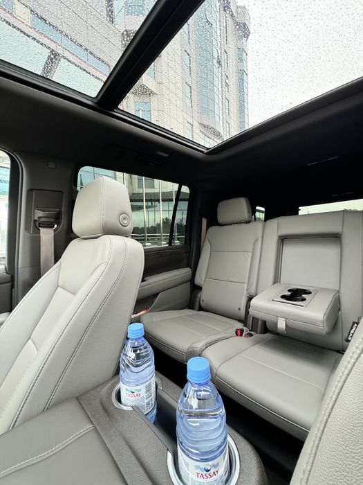 Аренда Авто Suburban 2023 года