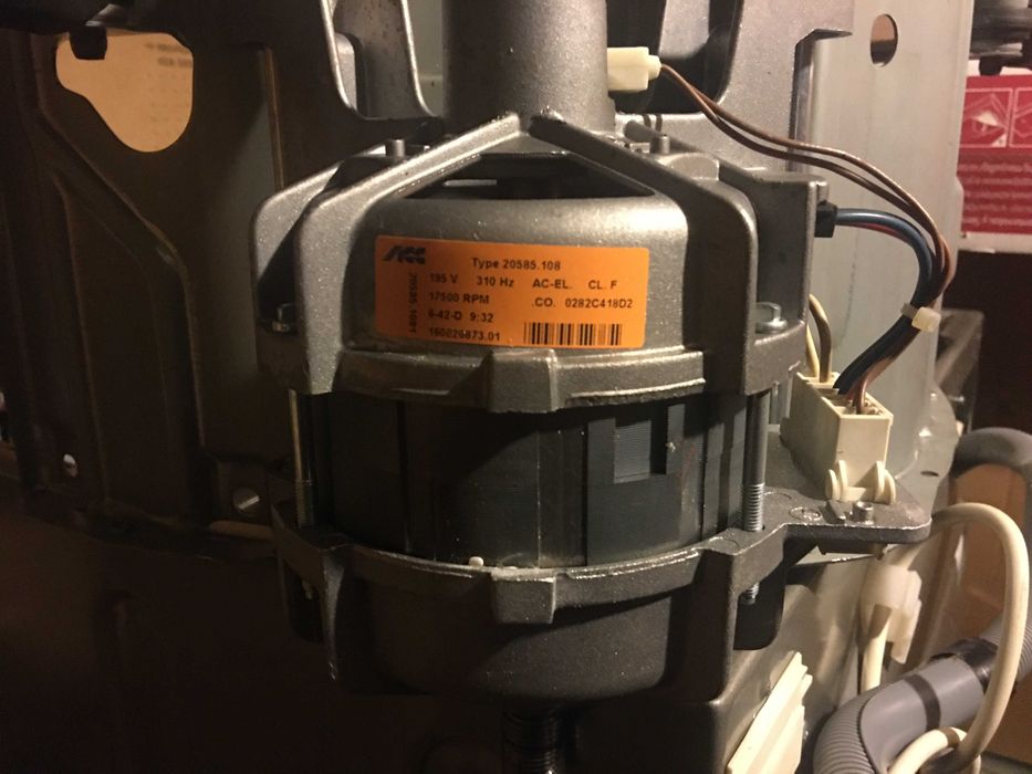 Автоматична пералня Ariston AVF 109S на части