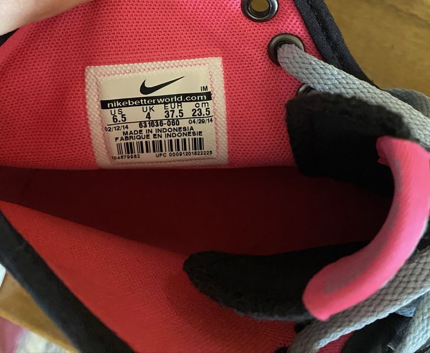 Маратонки Reebok,Nike