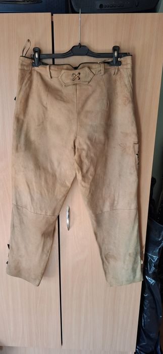 Pantaloni piele,