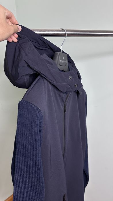 Avva kurtka yengil M