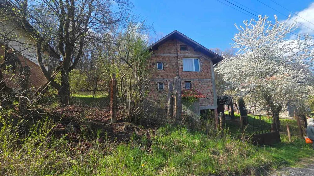 Къща срещу Сентръл парк Нови Хан