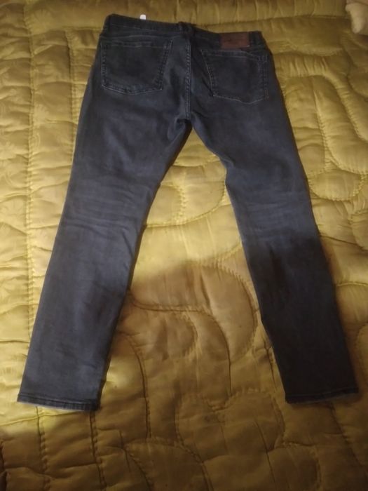 Vând blugi ,nu sunt folosiți deloc doar ia-m cumpărat.