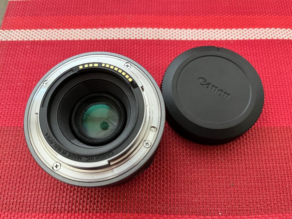 Canon RF 50mm f/1.8 stm обектив