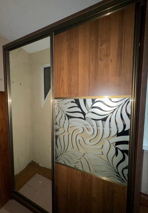 Качественный шкаф-купе с зеркалом, 165×240, отличное состояние