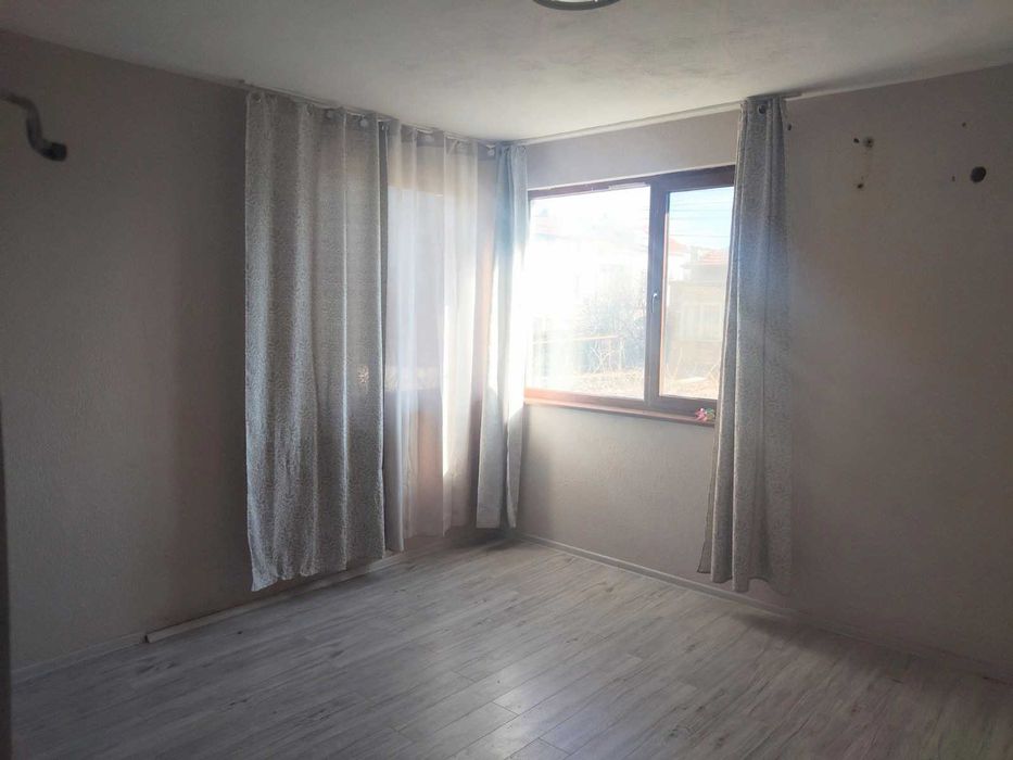 Продава се Къща в Казанлък - 88 кв.м за 829 €/кв.м - Снимка #4