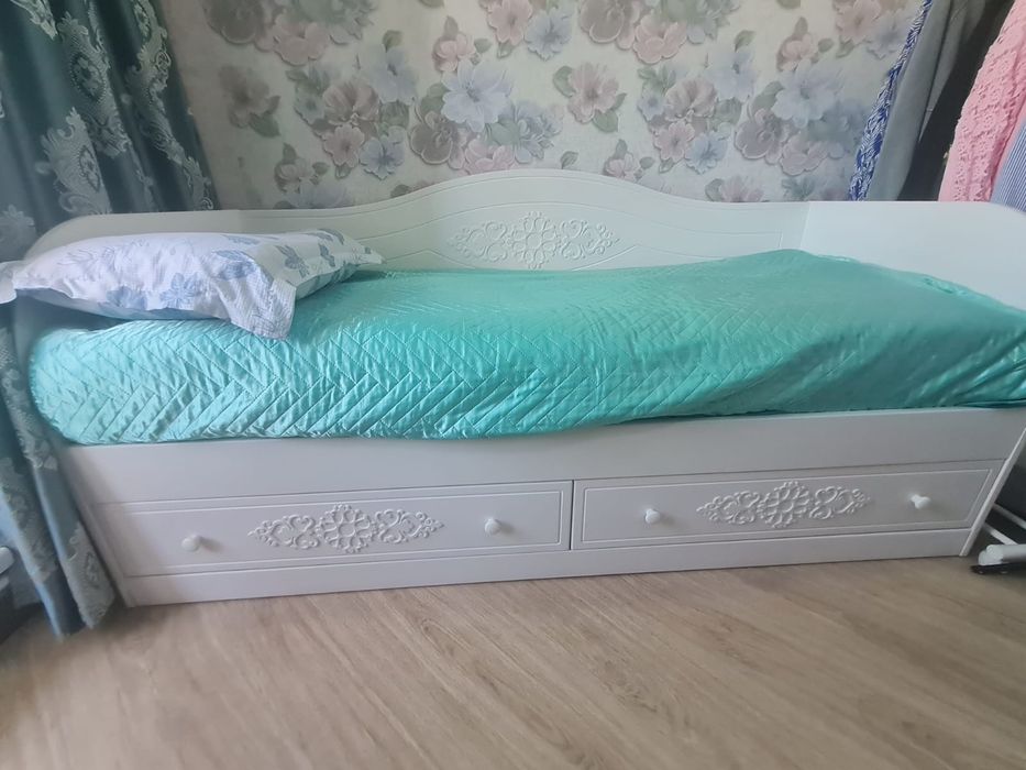 Продам спальный гарнитур для девочек
