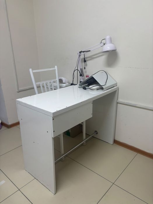 Маникюрный стол  для салон красоты
