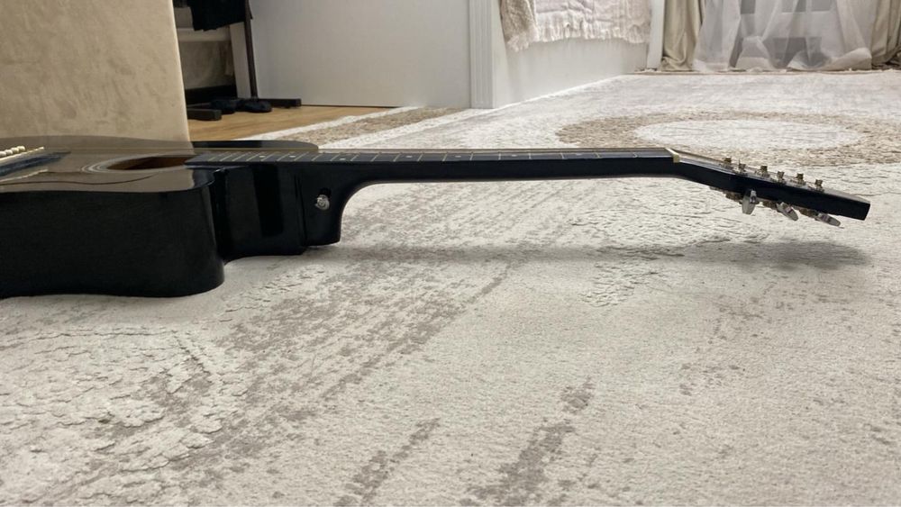 Гитара вместе с чехлом