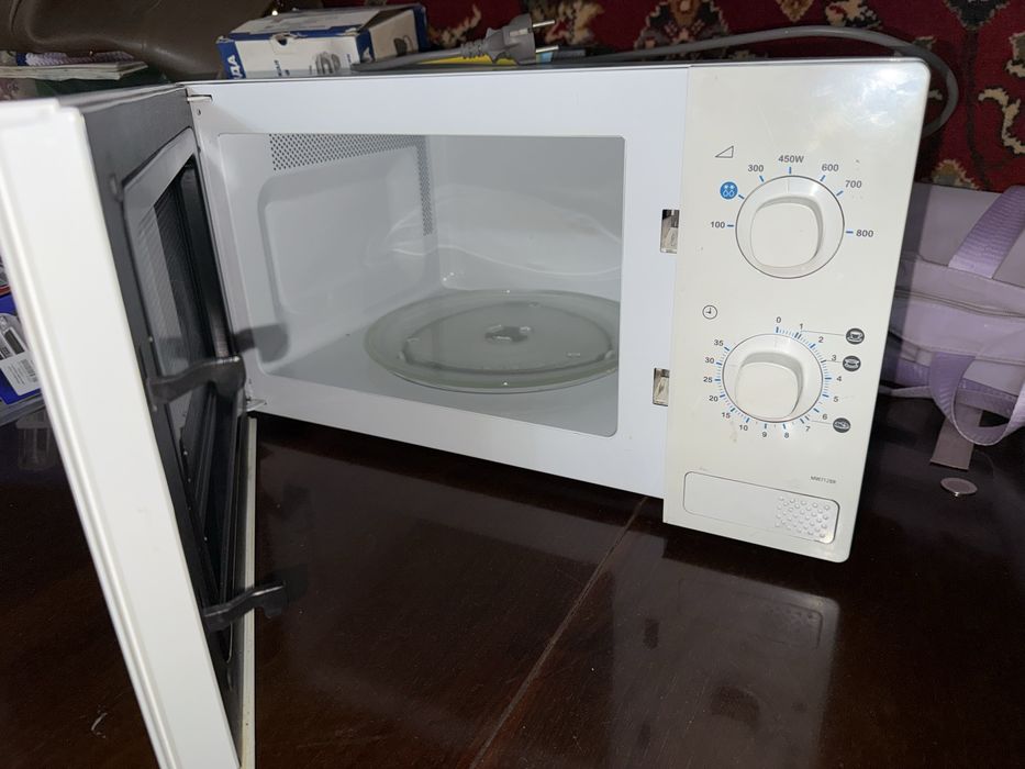 Продаю Микроволновую печь SAMSUNG