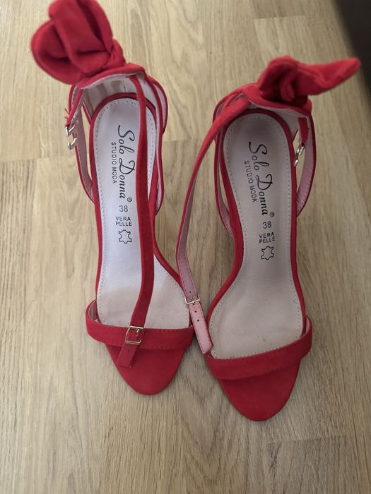 Sandale cu toc , marimea 38