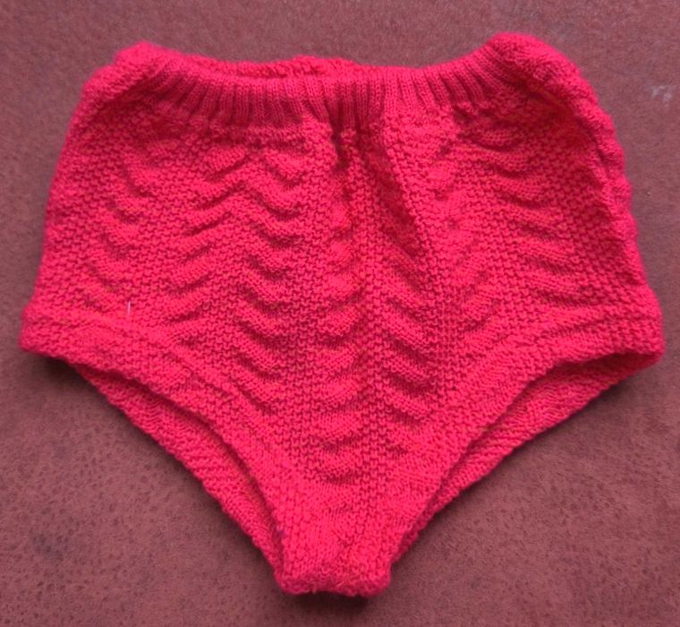 Плетени жилетки и терлици за бебе момиче