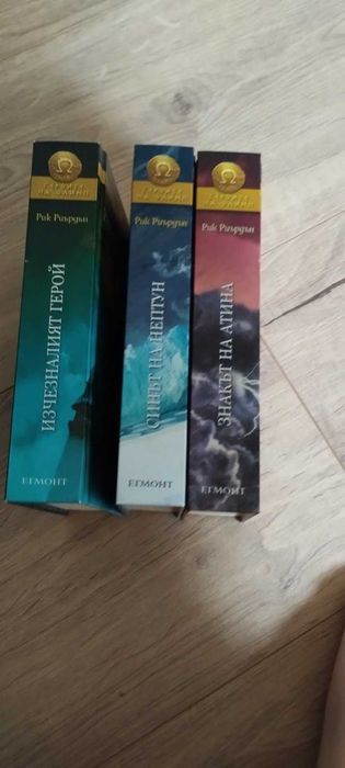 Две чисто нови и една малко използвана