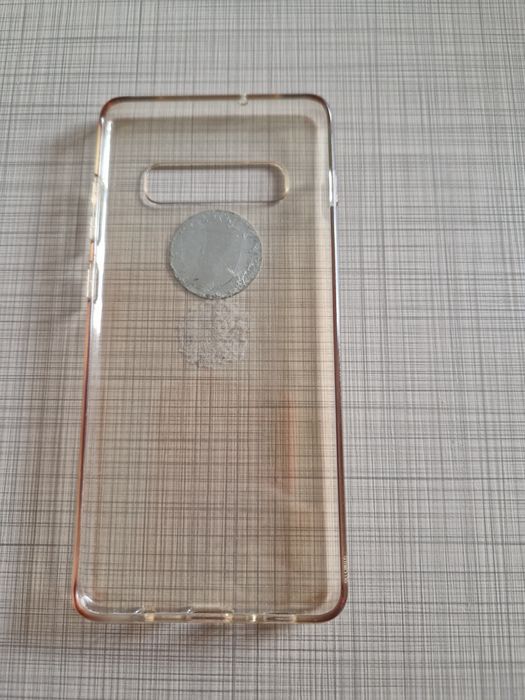 Чехлы на телефон