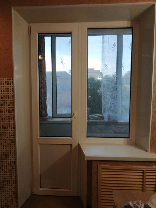 Пластиковые окно и дверь