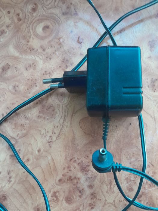 Vând 3 alimentatoare ieșire 9v, 4,8v și 12v 30 lei bucata