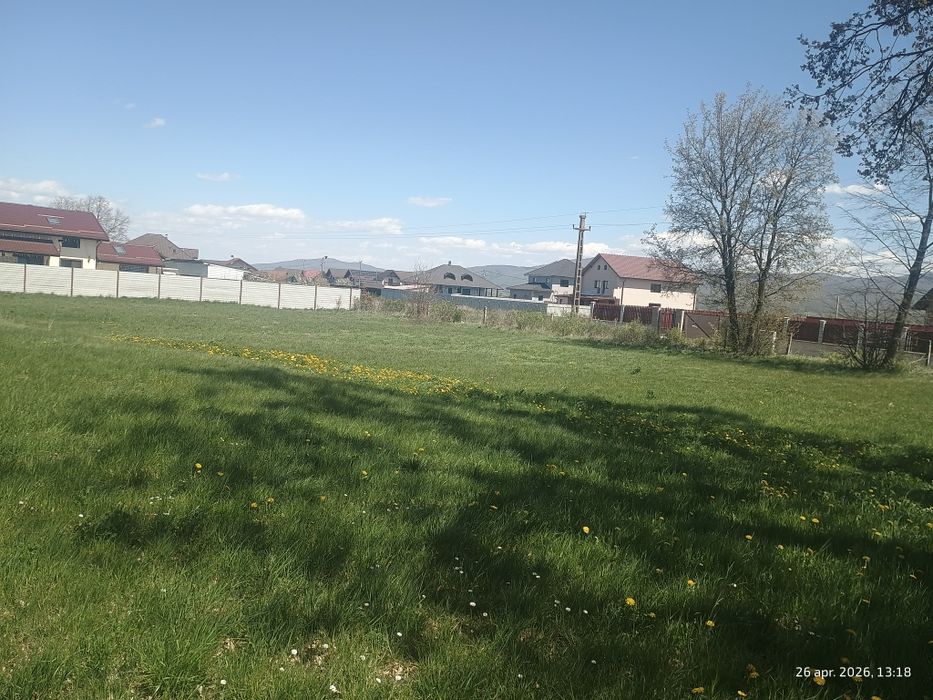 Vând teren intravilan, zonă foarte liniștită