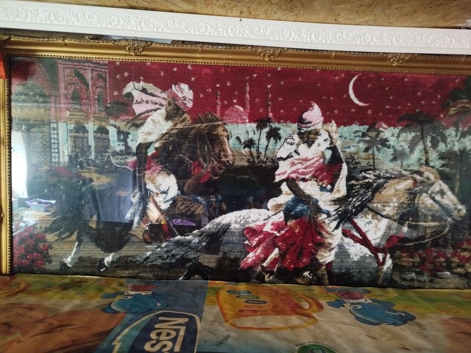 Vând carpetă cu ramă și sticlă