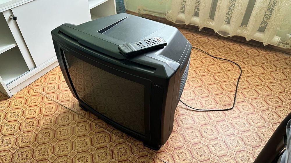 Цветной телевизор марки Phillips