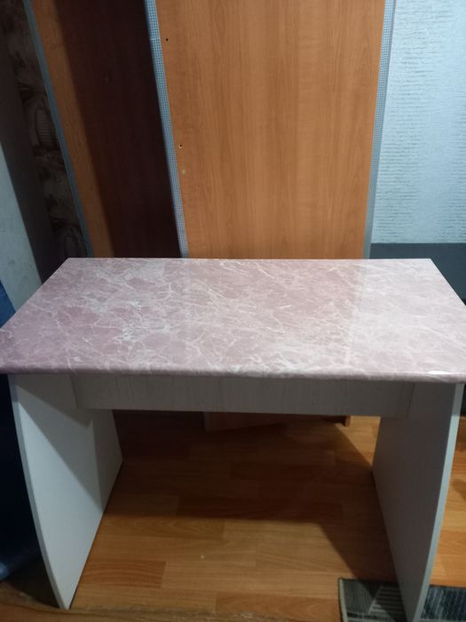 Продаётся   красивый стол