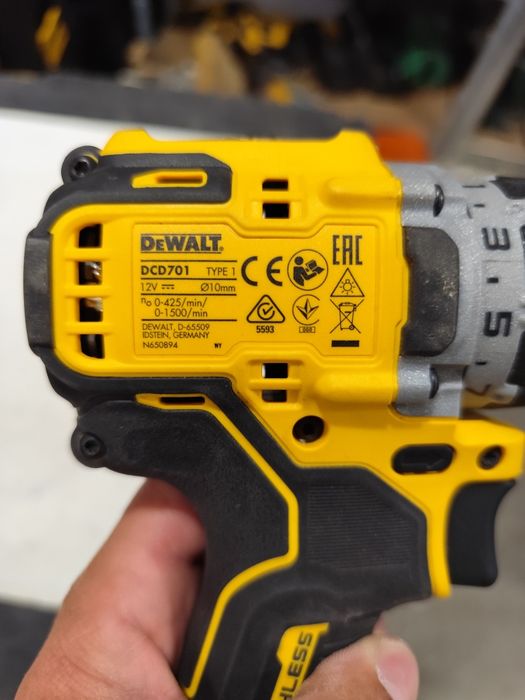 Безчетков акумулаторен винтоверт Девалт DeWALT DCD701