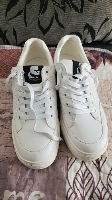 Karl Lagerfeld femei noi