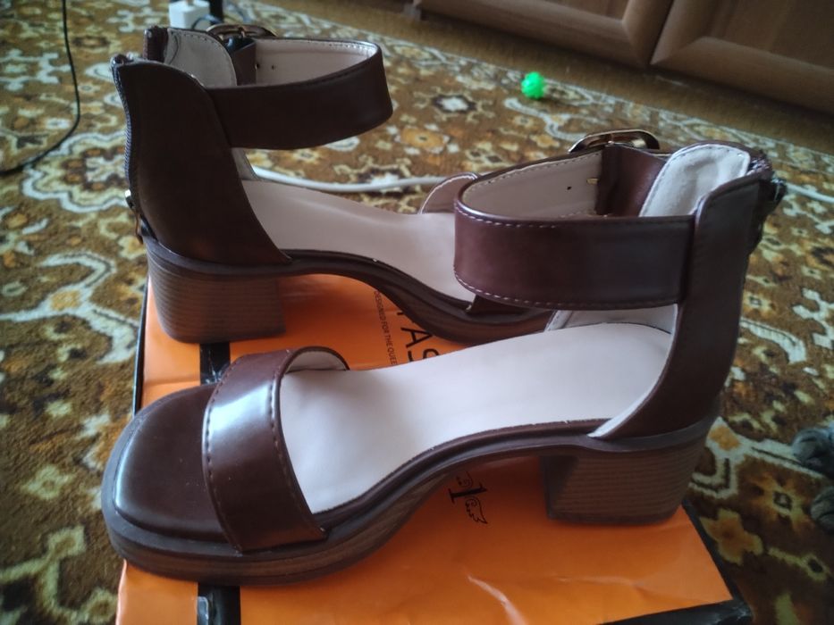 Продам летние босоножки