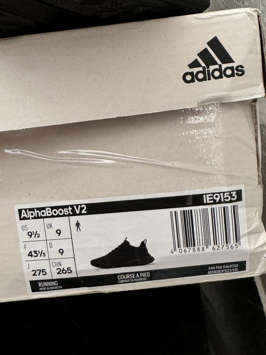 Продам Adidas кроссовки оригинальные новые