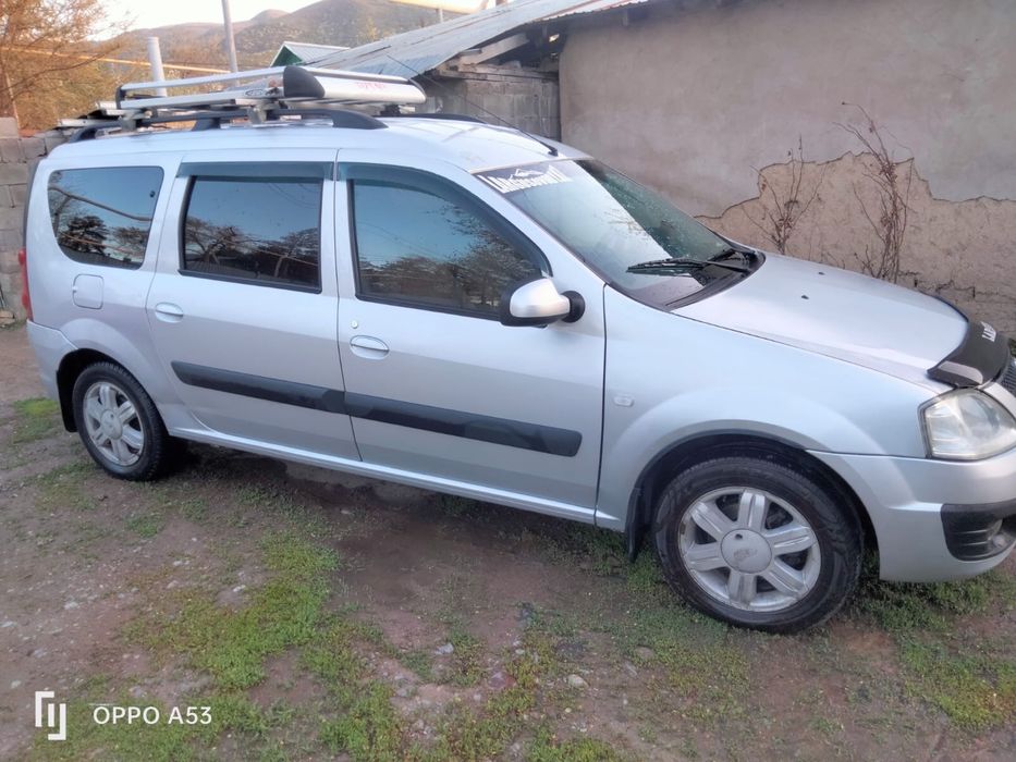 Машина Lada Largus