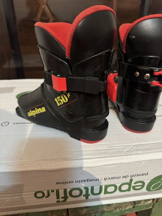 Clăpari copii Alpina 150 JR mărimea 27. Stare foarte bună.