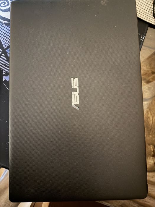 ASUS X551M folosit 4GB ram/500GB HDD pastrat bine dar bateria este nefunctionala