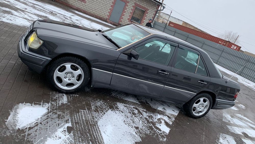 Мерседес 124 320