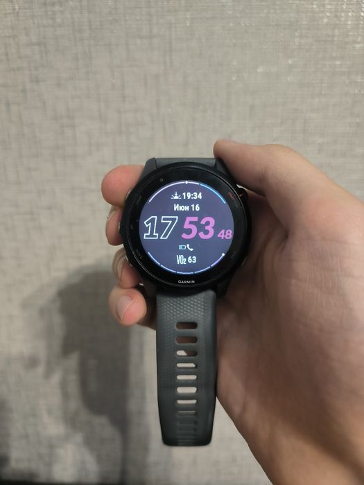 Часы Garmin Forerunner 255