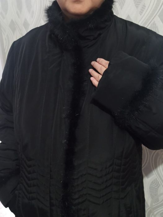 Продам пальто утеплённое, с капюшоном р-56